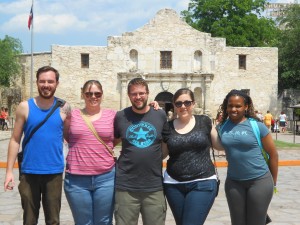 Group picture in front of the Alamo