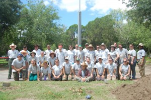 Baylor and UIndy group photo with some sitting, squatting, and standing in 3 rows