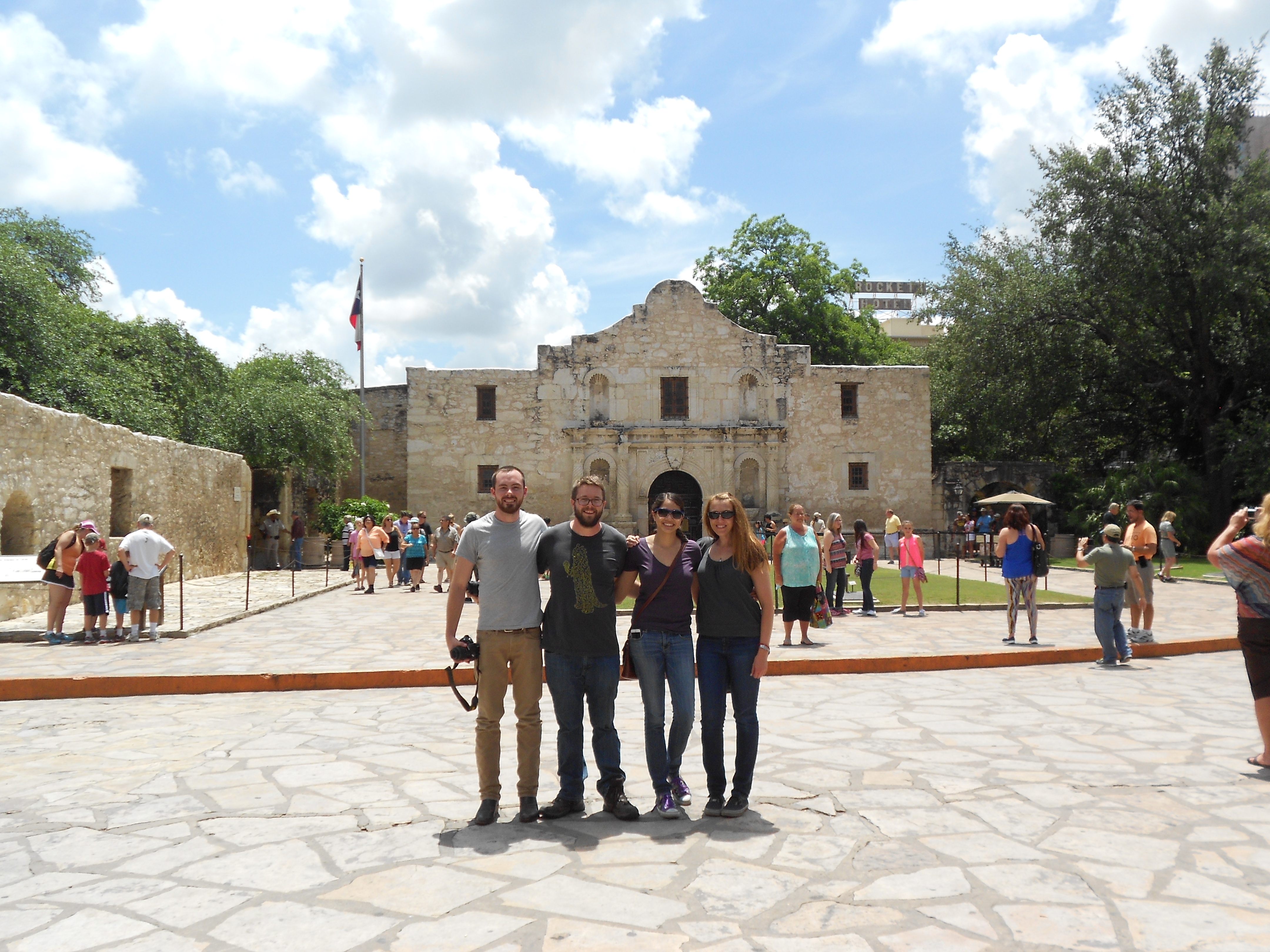 Group picture in front of the Alamo
